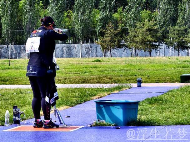 陆彦焱与武翠翠分获女子多向飞碟冠亚军